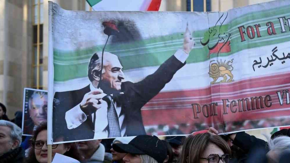 Iran Protests Intensify; Internet Cut, Khamenei Under Pressure